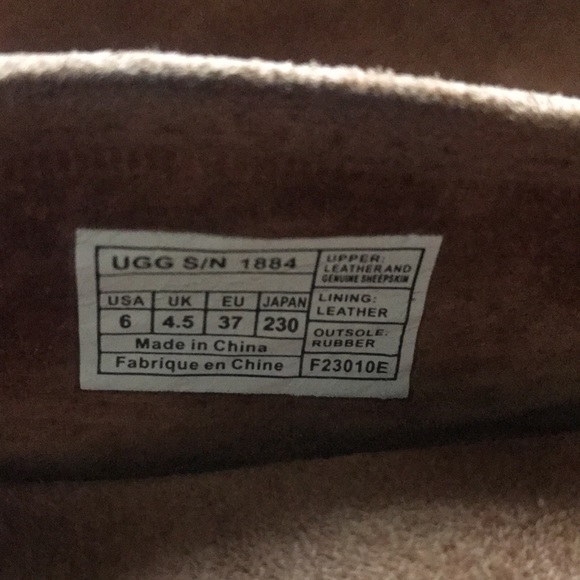 Womens like new UGG slip-on tan suede sneakers / lounge shoes. Size 6 - Picture 8 of 9